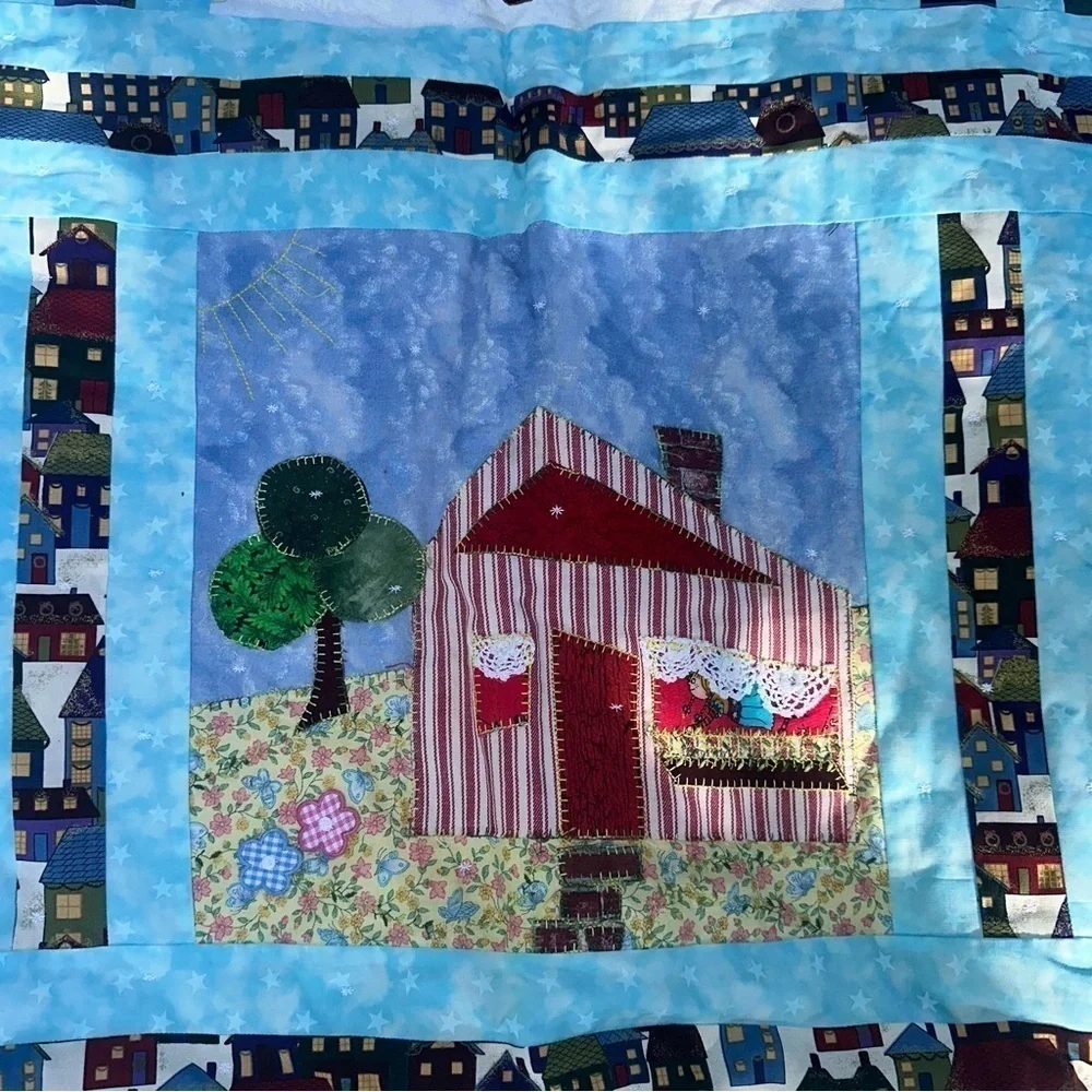 2002 HGTV Strolling down the block quilt completed with pillow 54x66